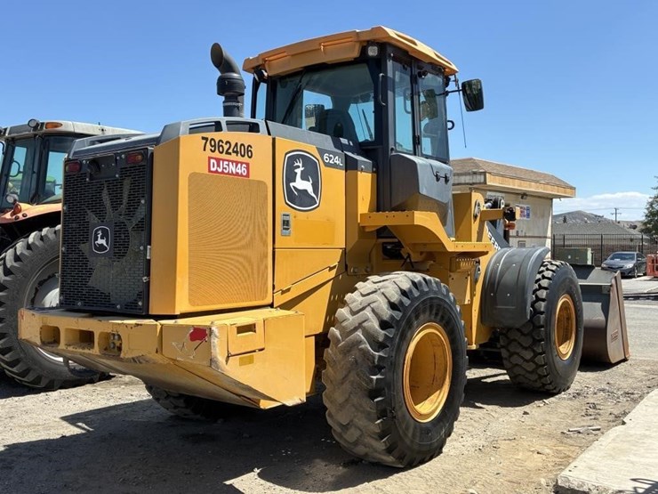 2021-deere-624l-image-3