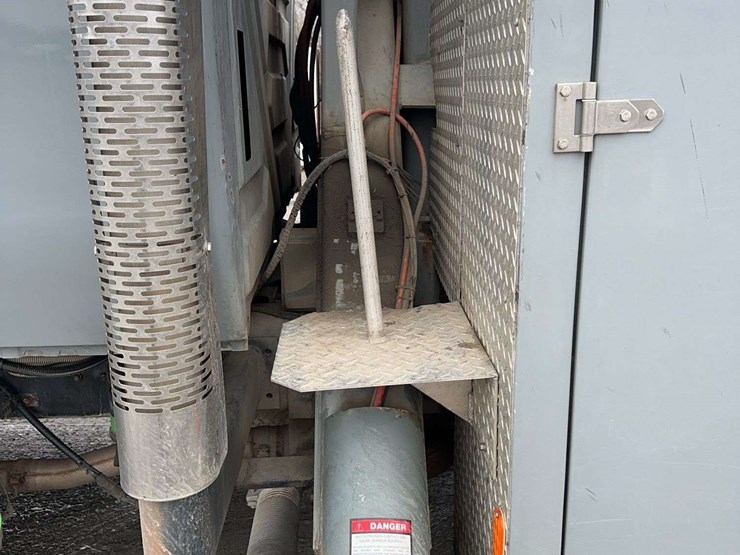 2006-international-7400-image-24