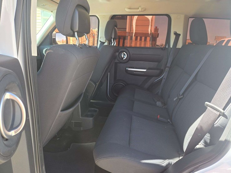 2011-dodge-nitro-image-10