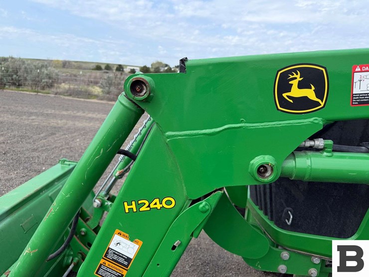 2015-john-deere-5075e-image-15