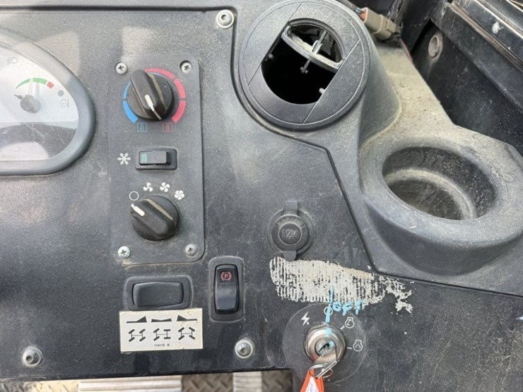 2014-genie-gth844-image-28