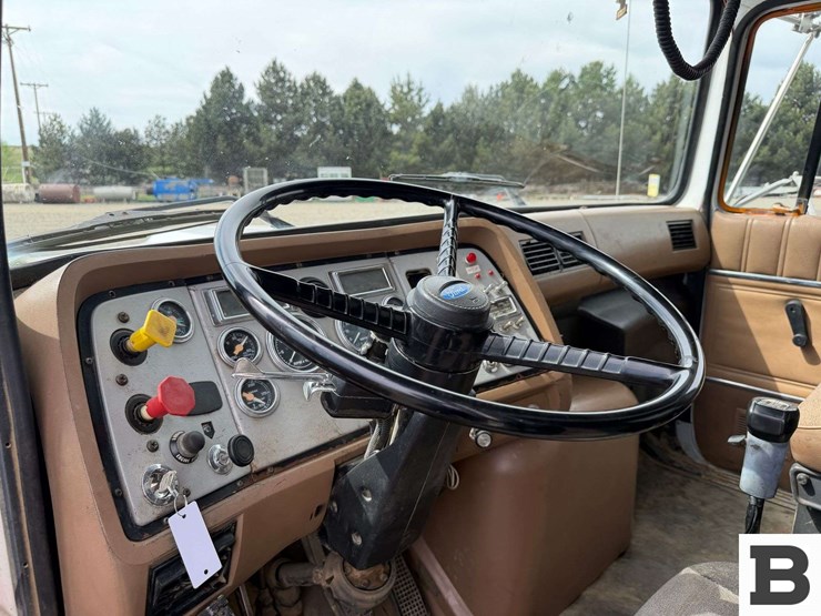 1996-ford-la9000-image-42