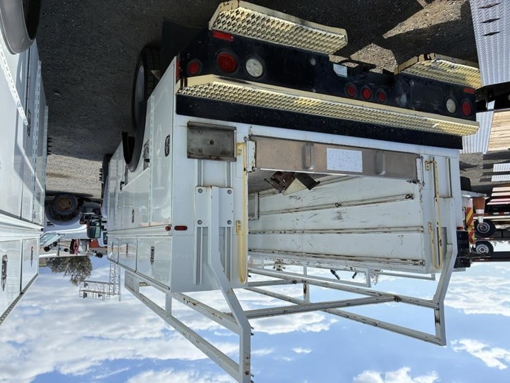 2011-ford-f550-sd-image-3