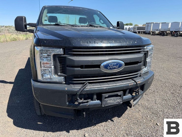 2017-ford-f350-image-8