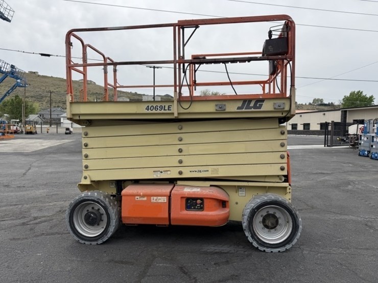 2014-jlg-4069le-image-7