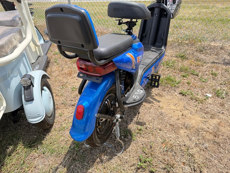 #591-•-#590-•-electric-scooter-image-2