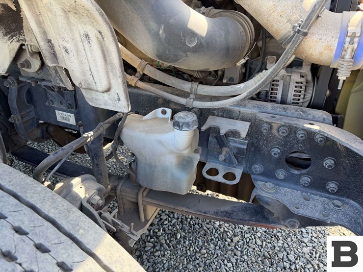 2016-freightliner-m2-bobtail-tractor-truck-image-42