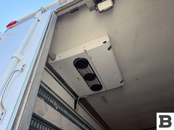 2009-freightliner-m2-box-van-truck-image-31