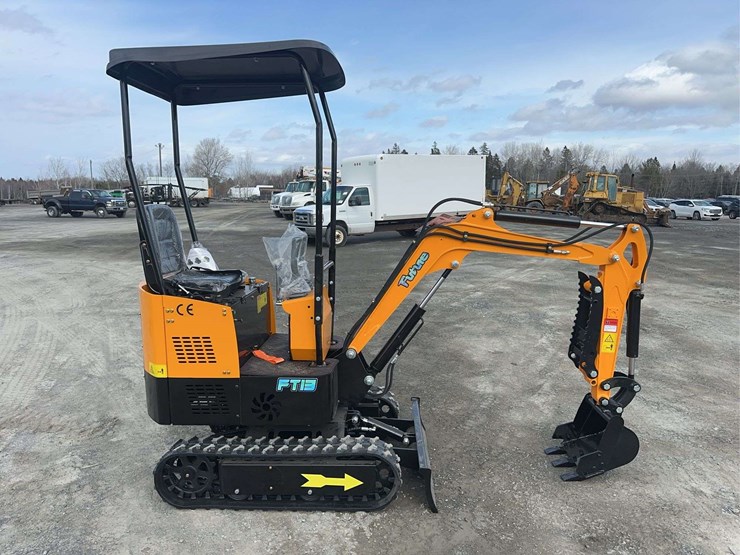 2026-future-ft13-mini-excavator-image-4