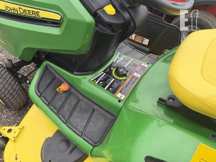 2021-john-deere-x590-image-17