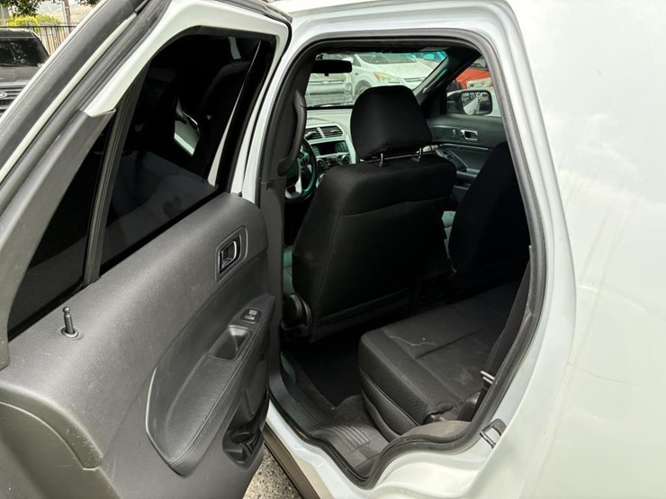 2013-ford-explorer-image-11