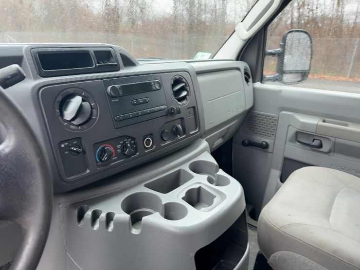 2011-ford-e350-image-19