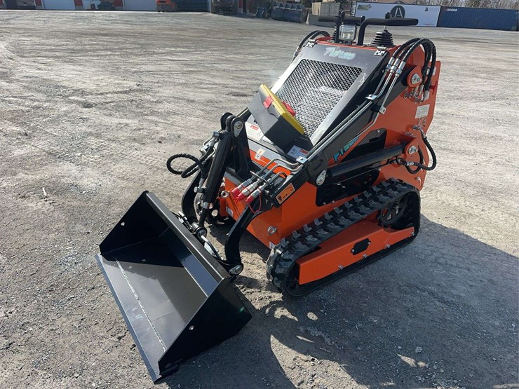 2026-future-ft36c-mini-skid-steer-image-1