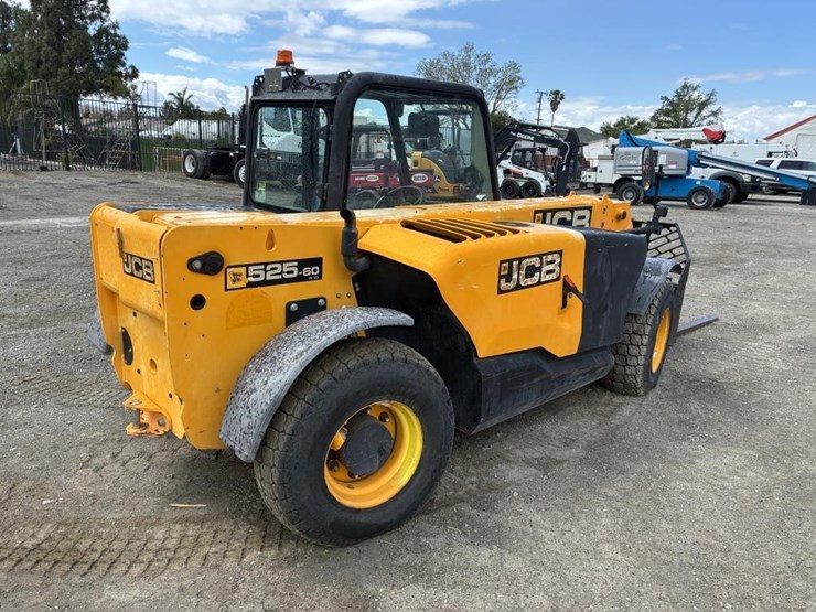 2015-jcb-525-image-3