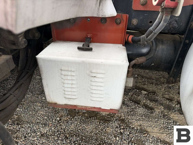 2013-peterbilt-388-image-38