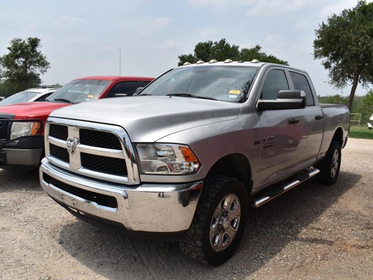 2016-dodge-2500-image-1
