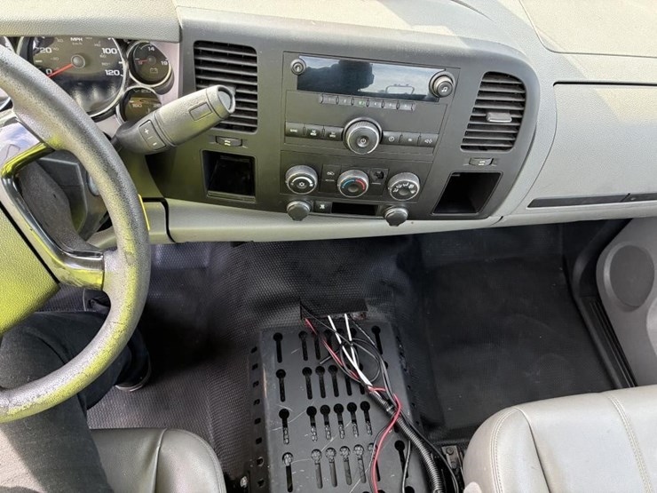 2011-chevrolet-2500-image-13