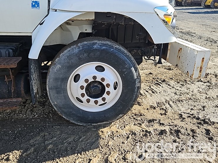 2008-international-7400-image-11