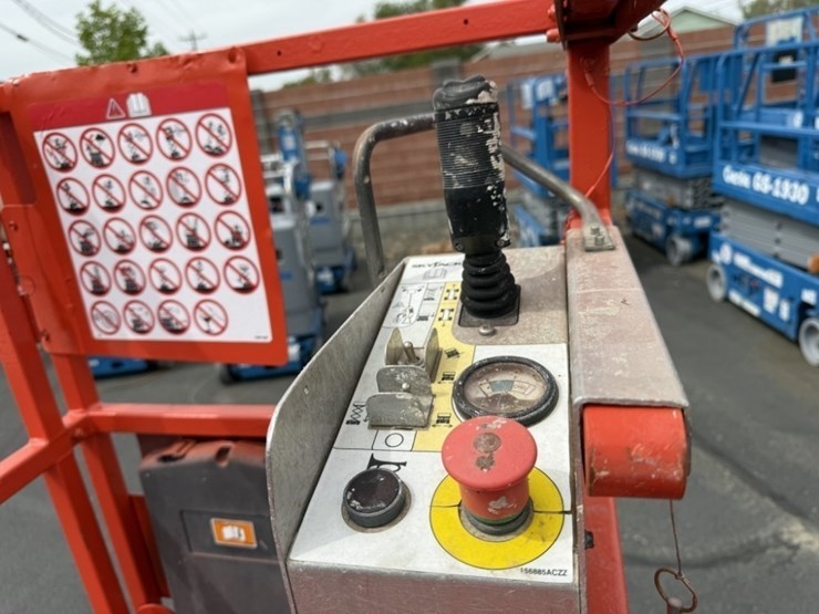 2013-skyjack-sjiii3219-image-24