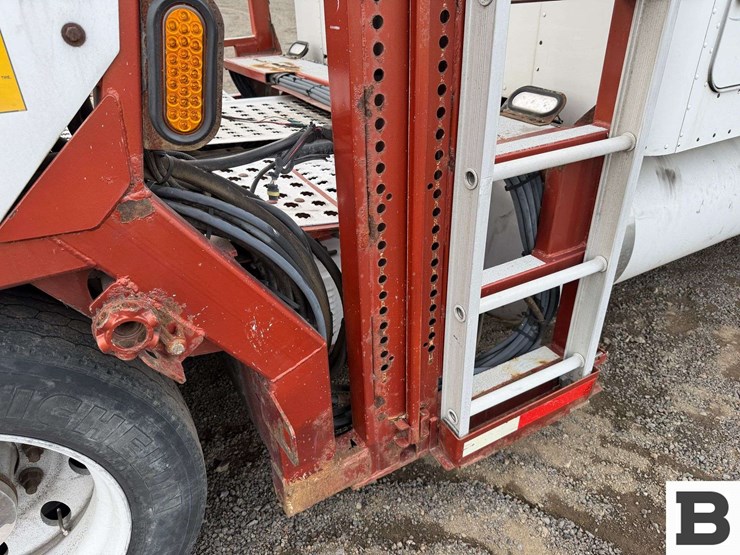 2013-peterbilt-388-image-37