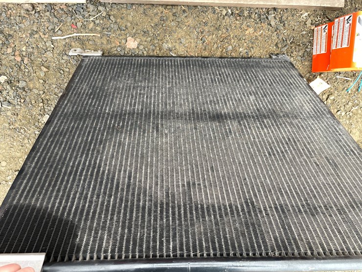 #10372-•-ac-condenser-off-of-a-salvage-truck-image-5