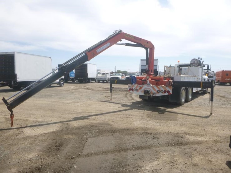 2009-international-7400-image-13