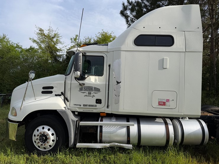 #502-•-#502-•-2005-mack-cxn613-truck---2005-mack-road-tractor-w/-sleeper-image-3