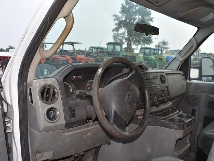 2013-ford-e350-image-6