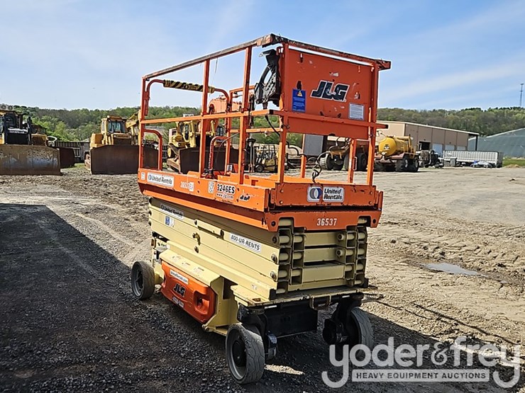 2016-jlg-3246e-image-5