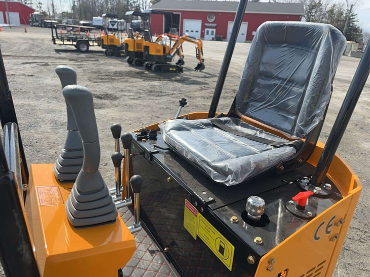 2026-future-ft13-mini-excavator-image-12