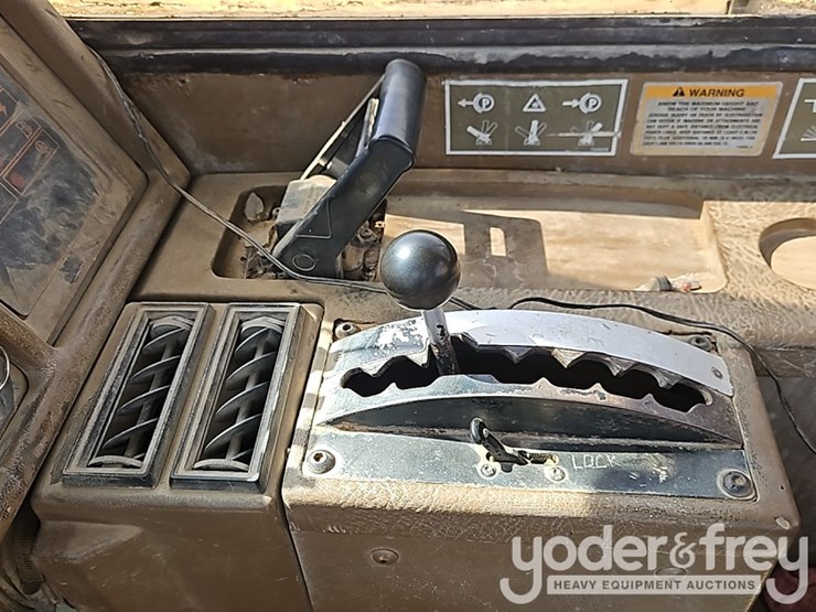 caterpillar-d350d-image-24