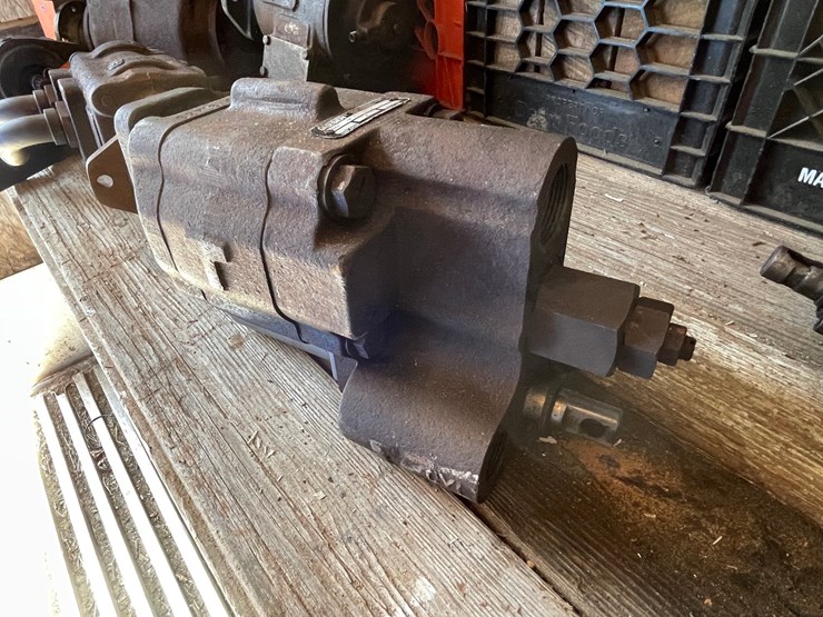 #10432-•-gresen-big-hydraulic-pump-image-2