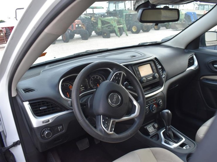 2016-jeep-cherokee-image-6