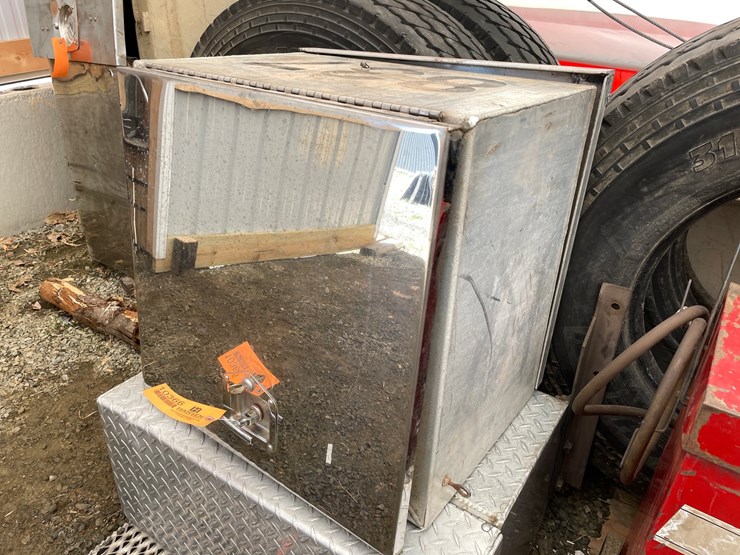 #10366-•-aluminum-truck-side-storage-box-with-stainless-steel-door-image-1
