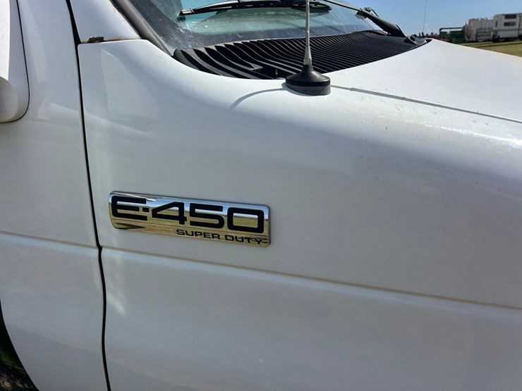 2006-ford-e450-image-1