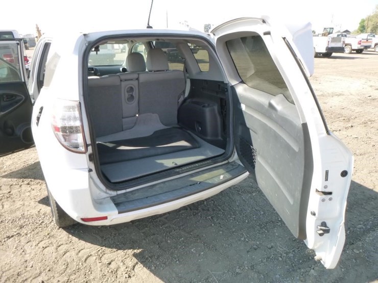 2014-toyota-rav4-image-23