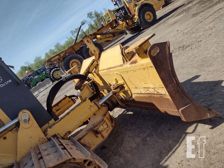 2004-deere-700h-image-23