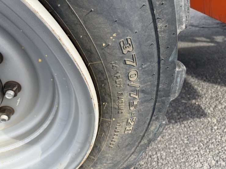 2015-sky-trak-8042-image-14