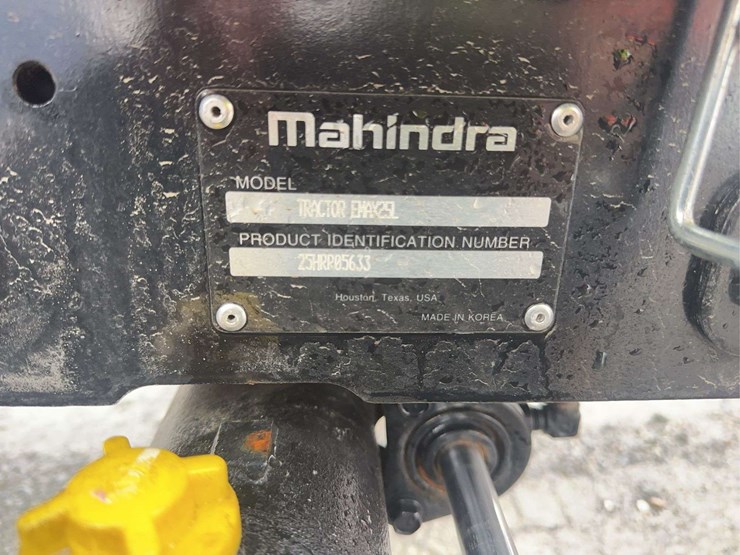 2023-mahindra-emax-25l-image-24