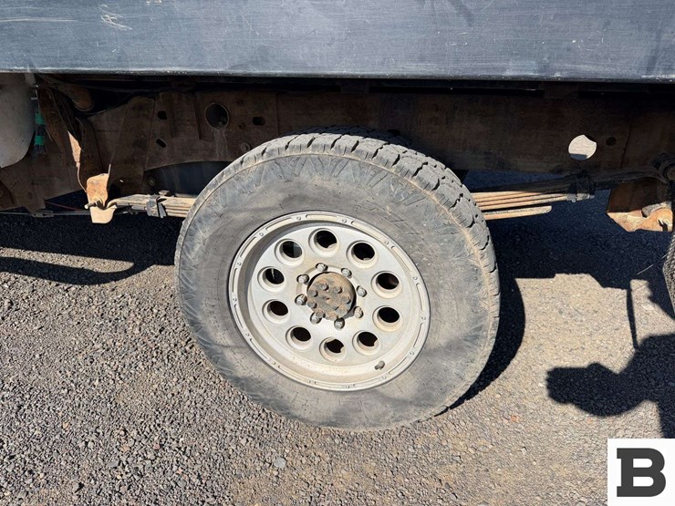 2002-chevrolet-silverado-2500hd-image-16