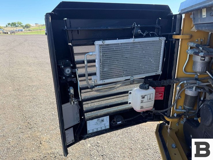 2017-caterpillar-299d2-image-28