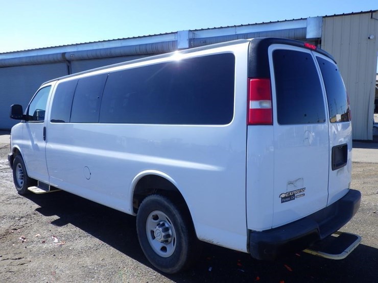 2015-chevrolet-express-3500-image-4