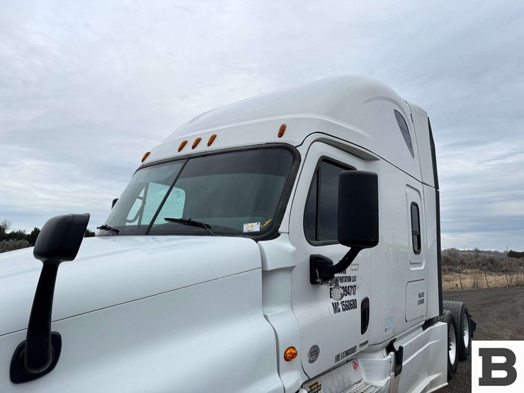 2018-freightliner-cascadia-125-image-10