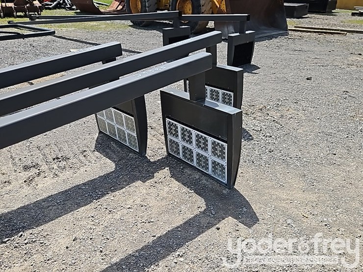 light-poles-w/-led-fixtures-(5of)-image-4