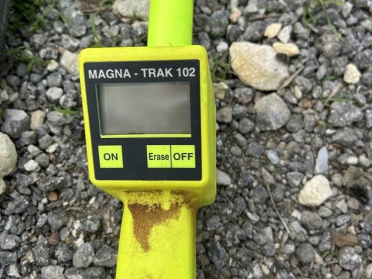 #97-•-cst/-berge-magna-trak-102-magnetic-locator-image-3