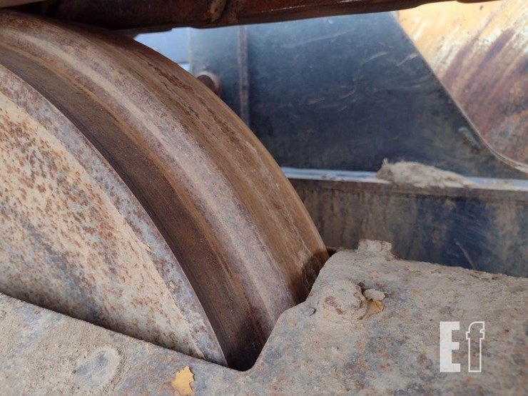 2013-deere-700k-lgp-image-18