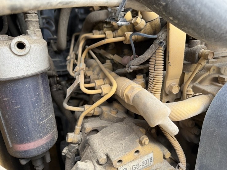 2017-caterpillar-226d-image-18