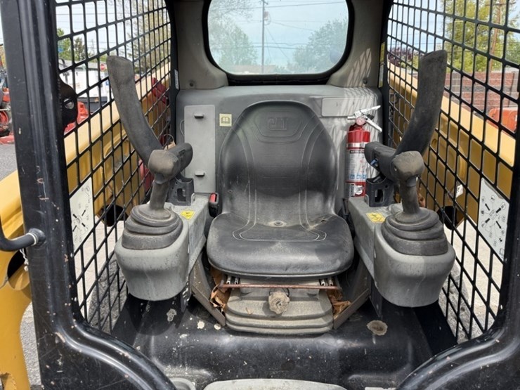 2017-caterpillar-226d-image-23