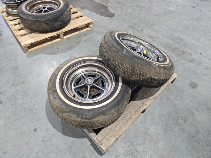 #41-•-buick-(2)-5-bolt-rims-image-3