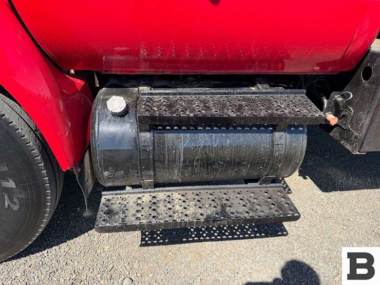 2010-ford-f750-image-12